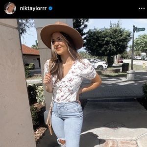 A&F- Puff Sleeve Floral Bodysuit